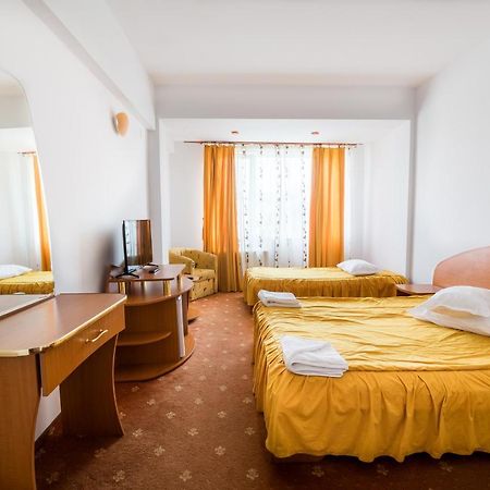 Hotel Atlantis Tulcea Esterno foto
