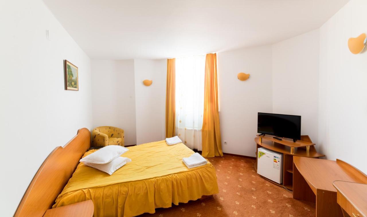 Hotel Atlantis Tulcea Esterno foto