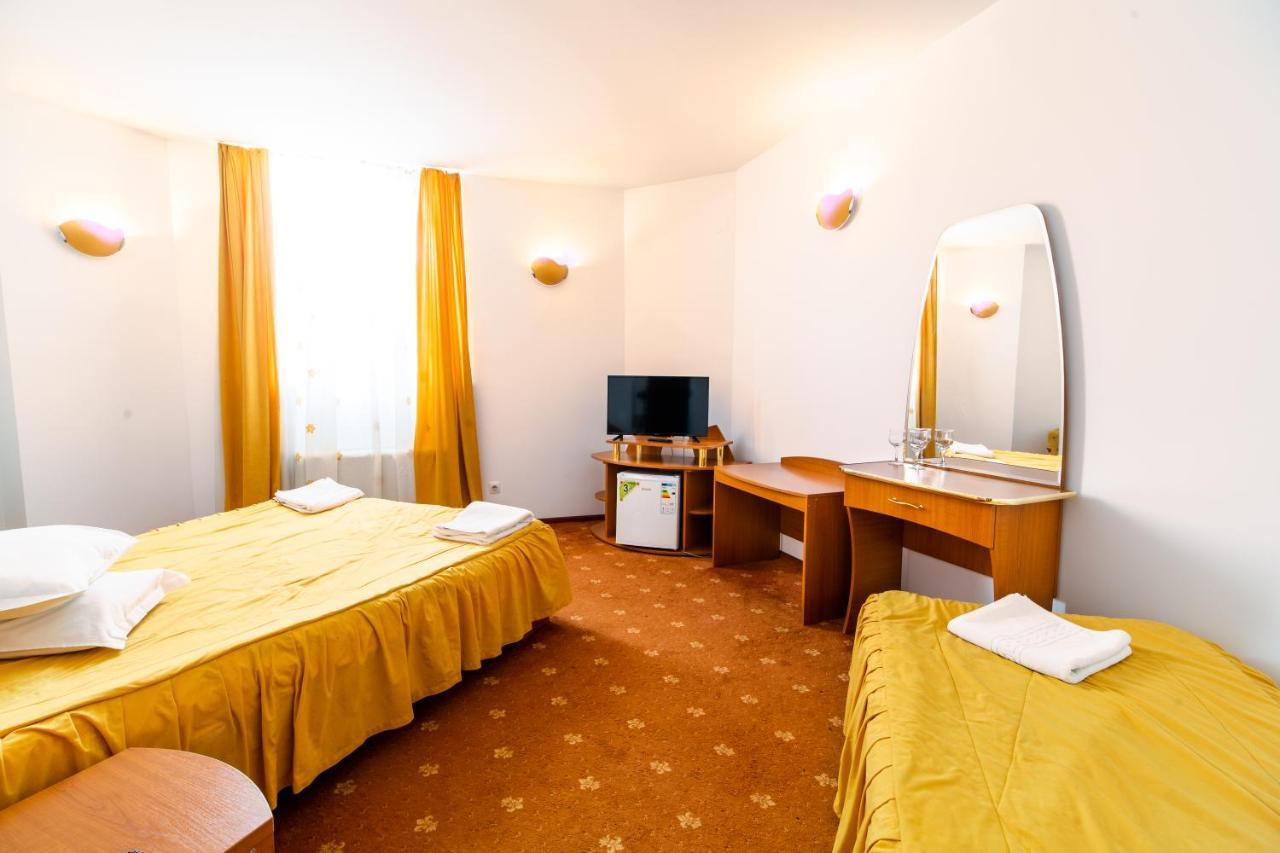 Hotel Atlantis Tulcea Esterno foto