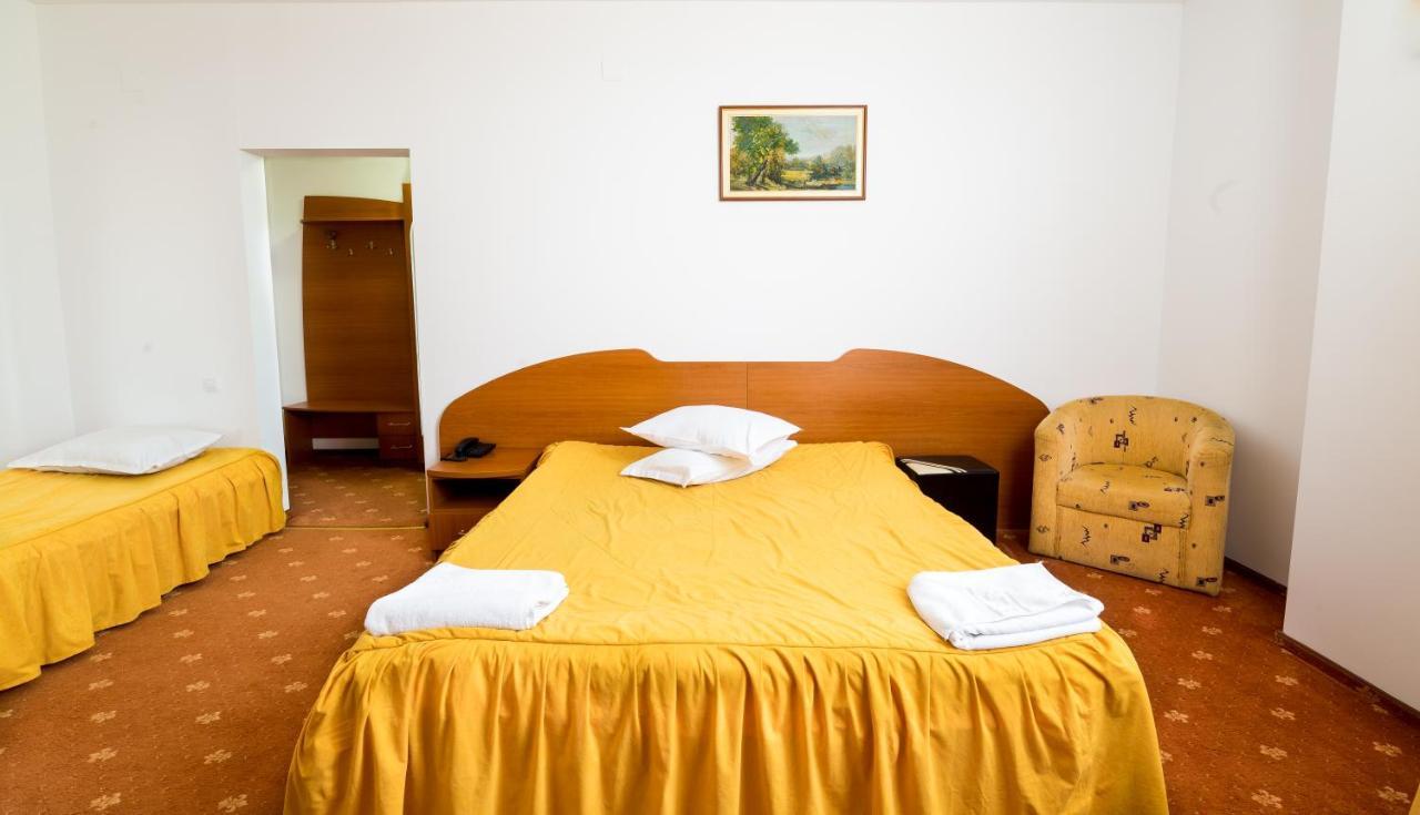 Hotel Atlantis Tulcea Esterno foto